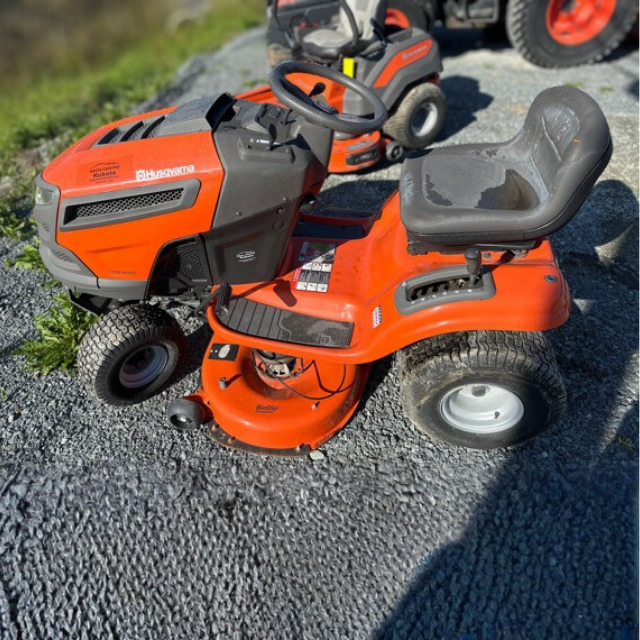 Tracteur à gazon Husqvarna YTH18542
