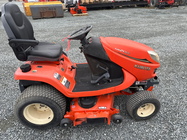 Tracteur a gazon GR2120-2-48